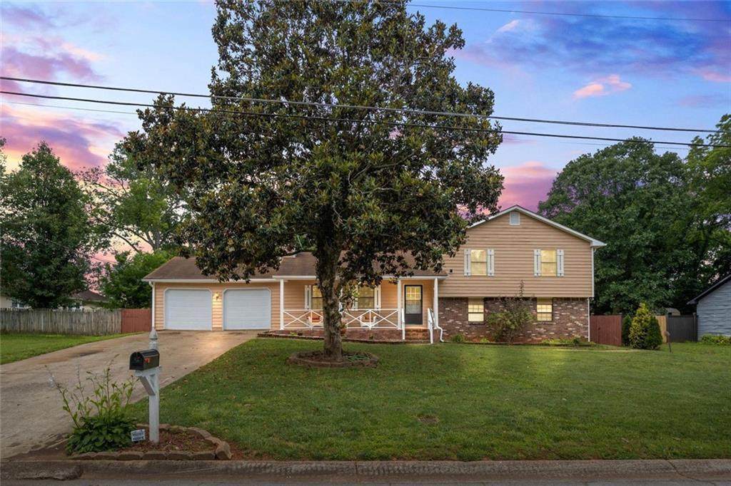618 Summerville Drive - Photo 1