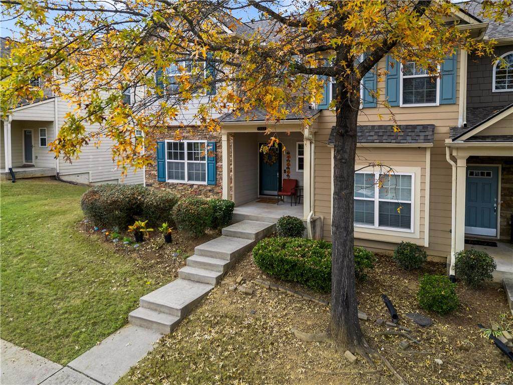 2462 Suwanee Pointe Drive - Photo 1