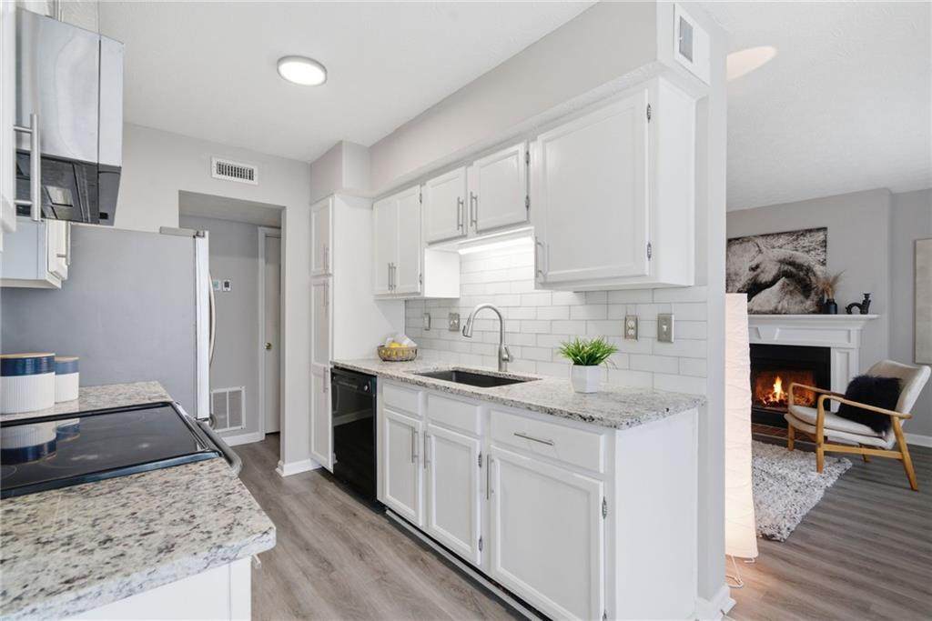 101 Glenleaf Drive - Photo 1