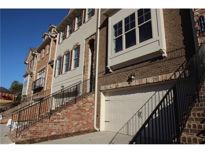1392 Doublegate Drive, Brookhaven, GA 30319 (MLS #5744748) :: North Atlanta Home Team
