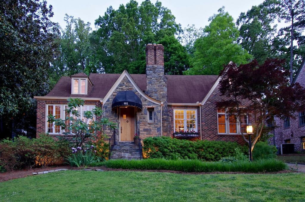 901 Plymouth Road - Photo 1