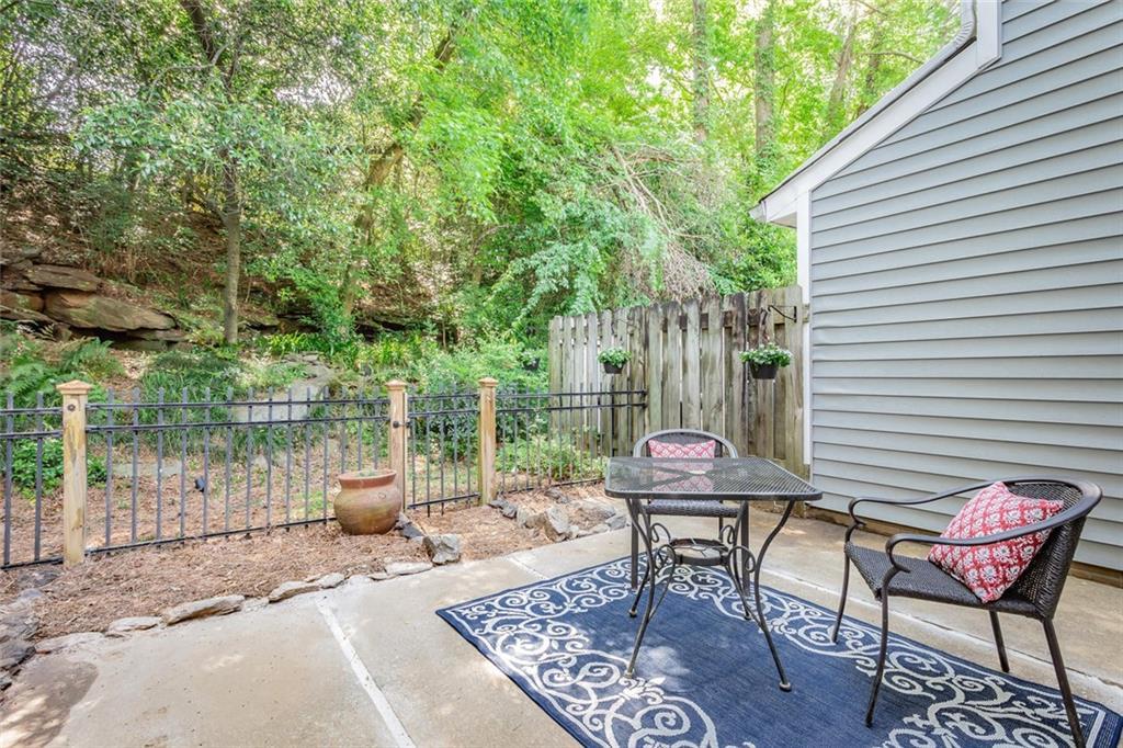 822 Heritage Square - Photo 1