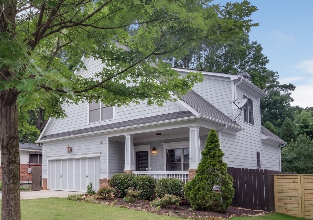 1667 Laurel Avenue - Photo 1
