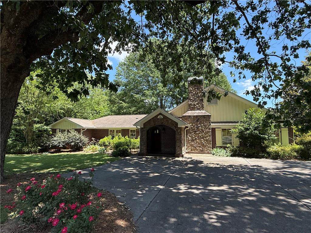 224 Hillcrest Drive - Photo 1