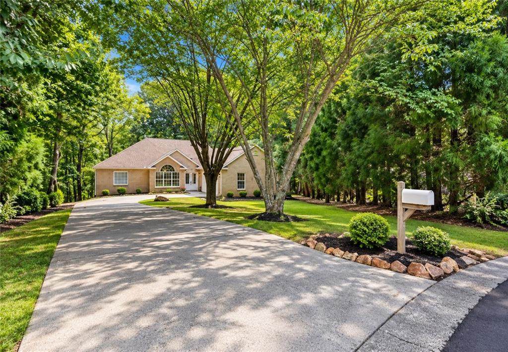 305 Michael Circle - Photo 1