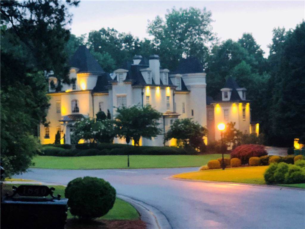 1111 Castle At Cromwell Court - Photo 1