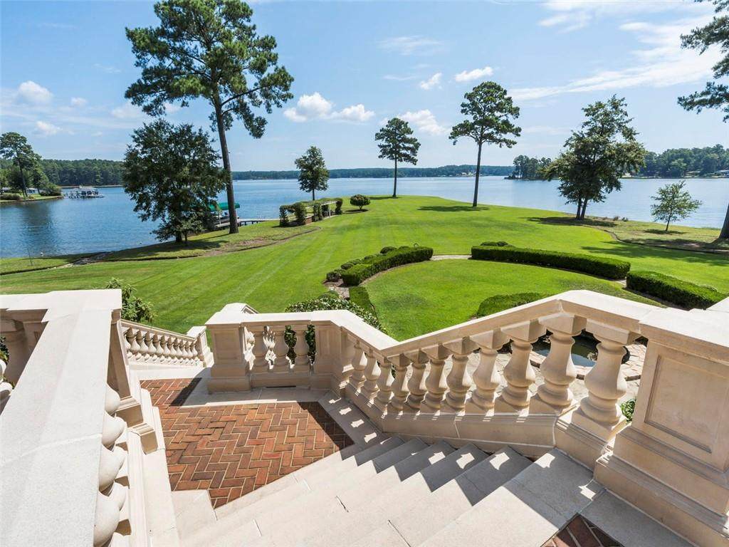 215 Lakecrest Drive - Photo 1