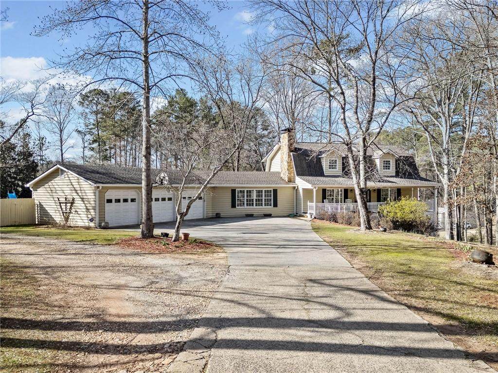 444 Pineview Drive - Photo 1