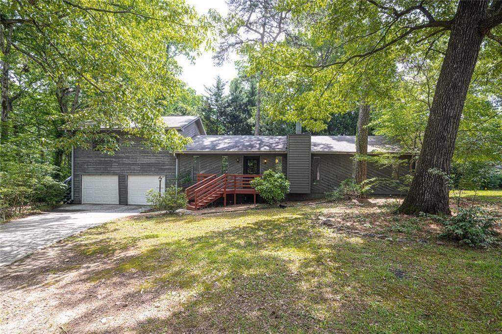 633 Iris Road - Photo 1