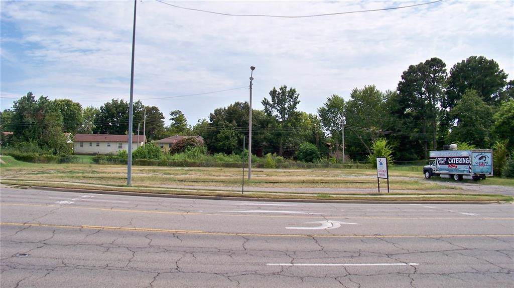 1615 Phoenix Avenue - Photo 1