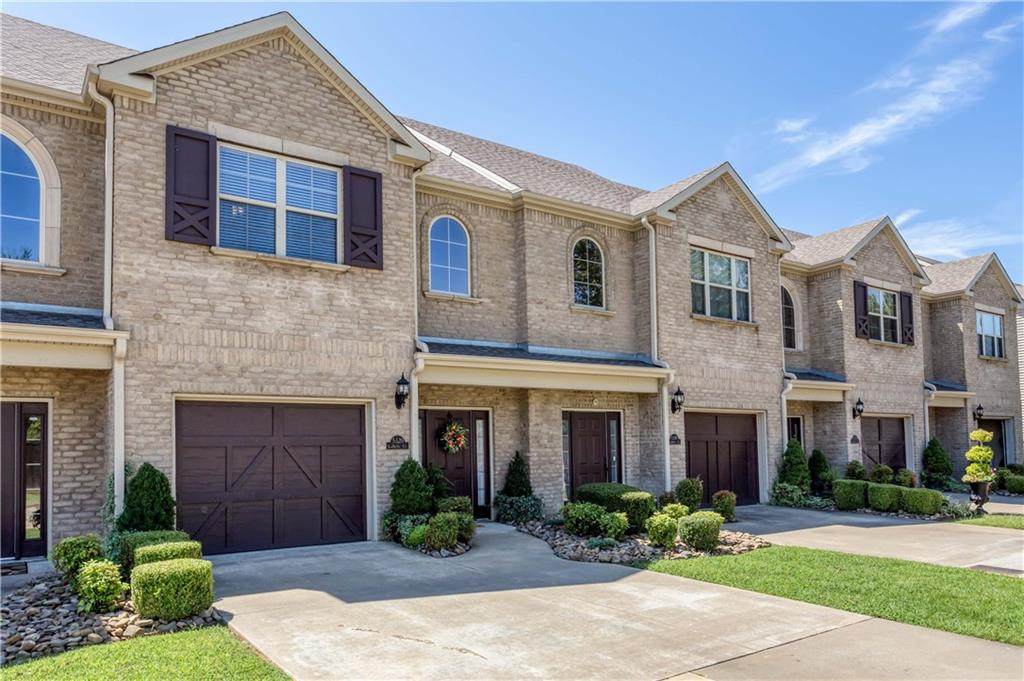 5320 Labelle Court - Photo 1
