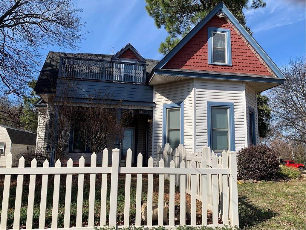 100 Hill Street - Photo 1