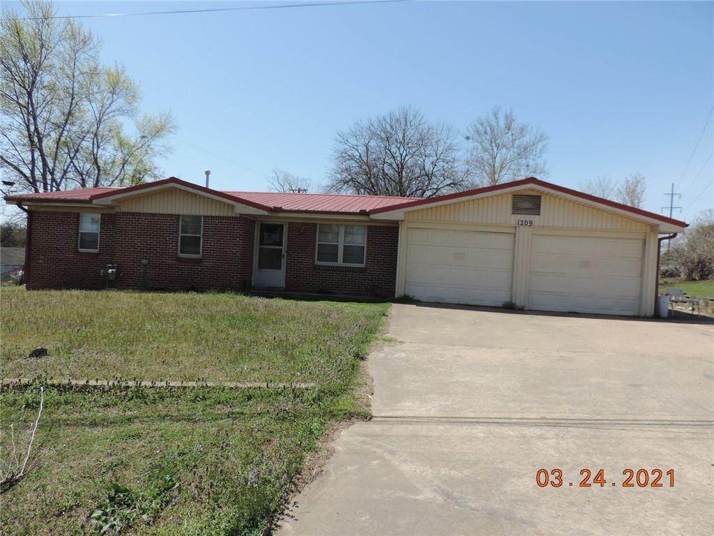 1209 18th Street - Photo 1