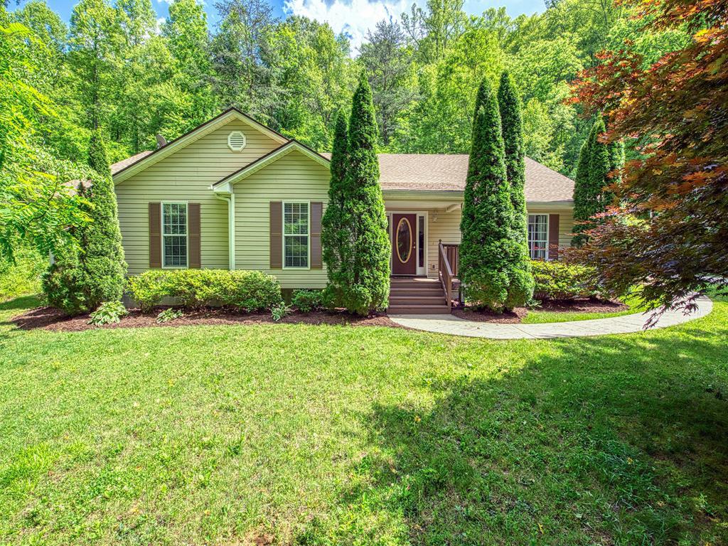 437 Wake Robin Drive - Photo 1