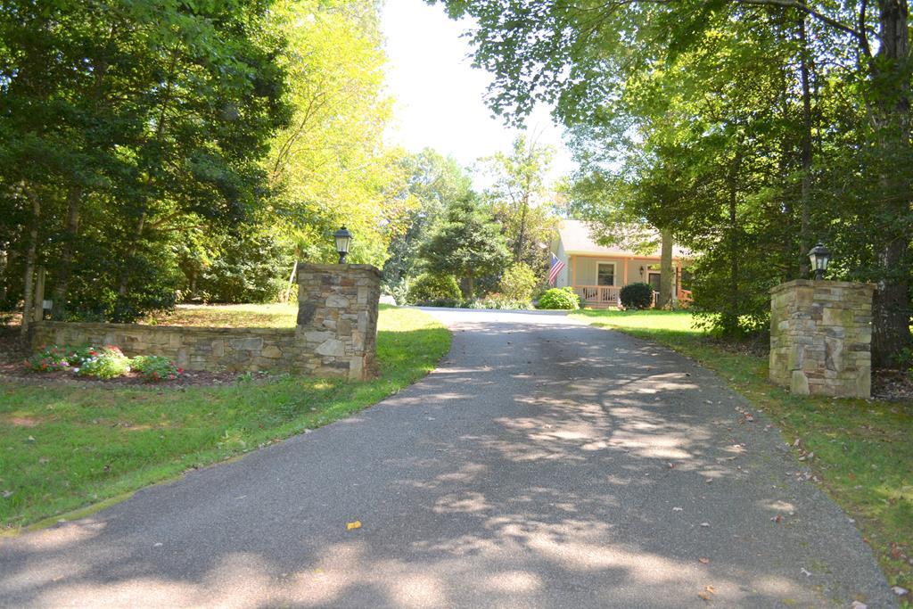 270 Pauline Ave - Photo 1