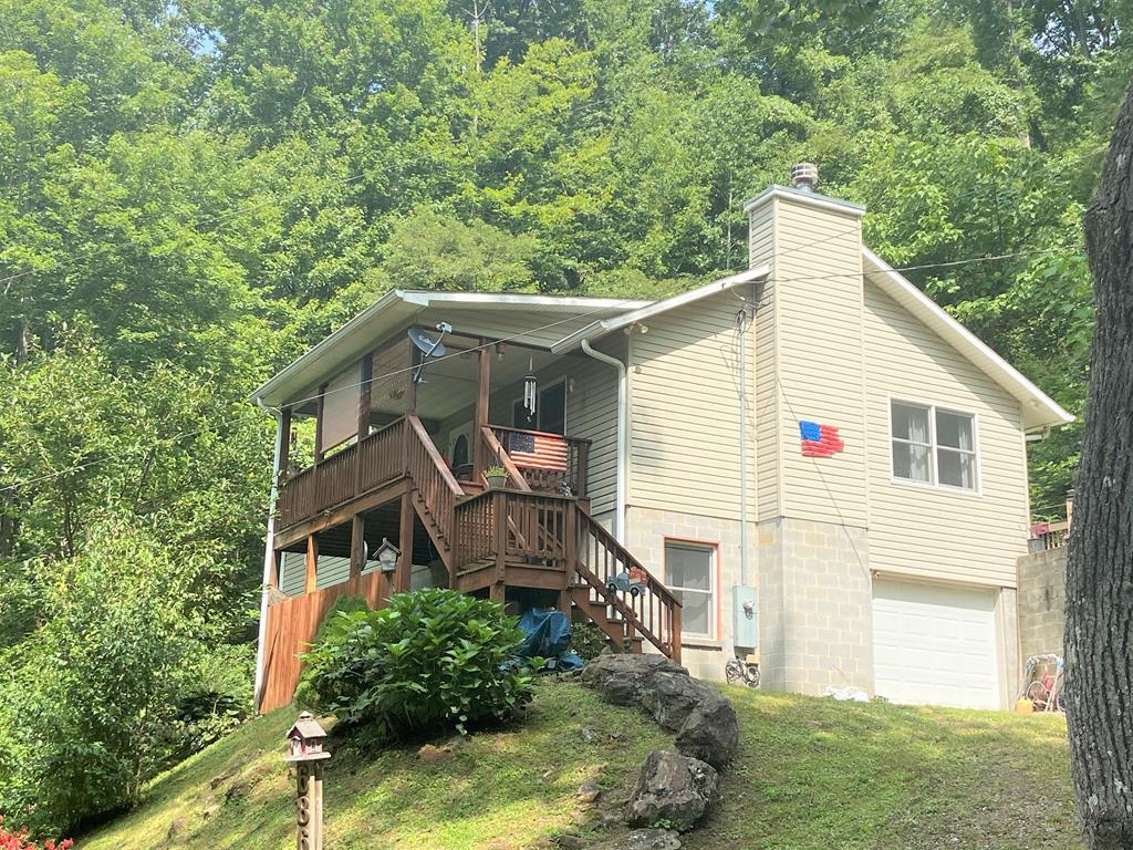 686 Thunderbird Rd - Photo 1