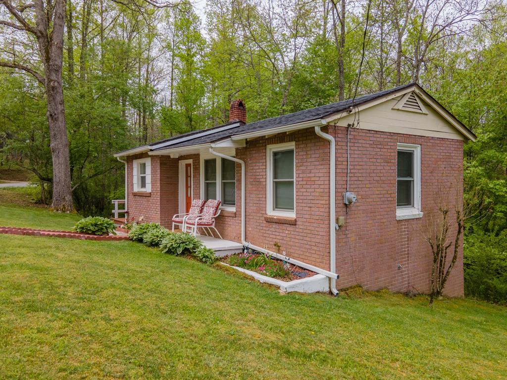 1096 Lakeside Dr - Photo 1