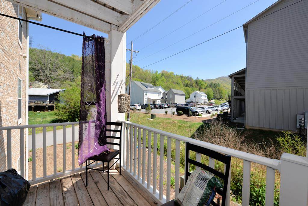 55-2C Derby Rd - Photo 1