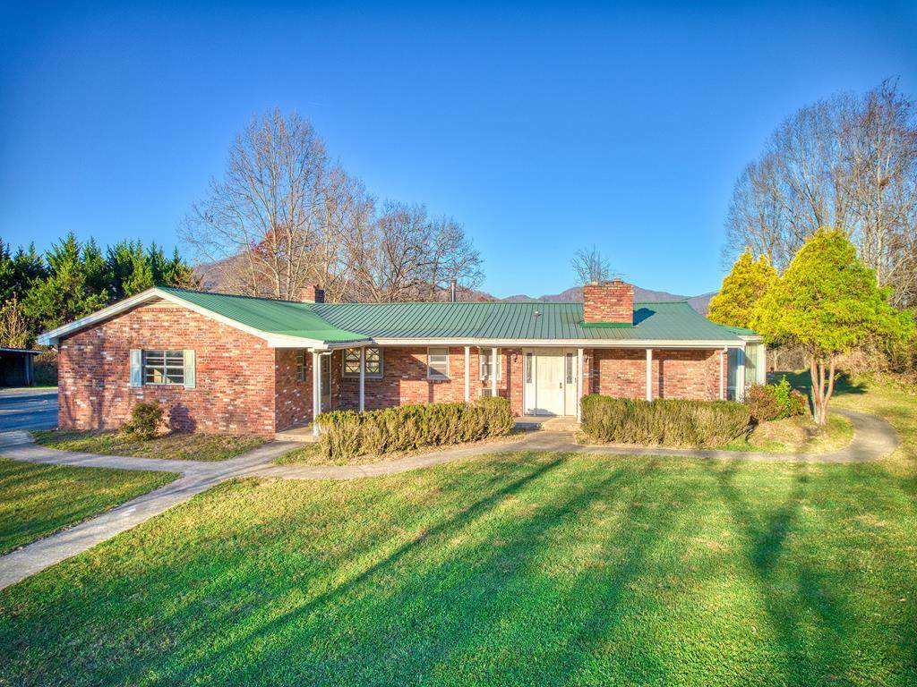 460 Circle Drive - Photo 1