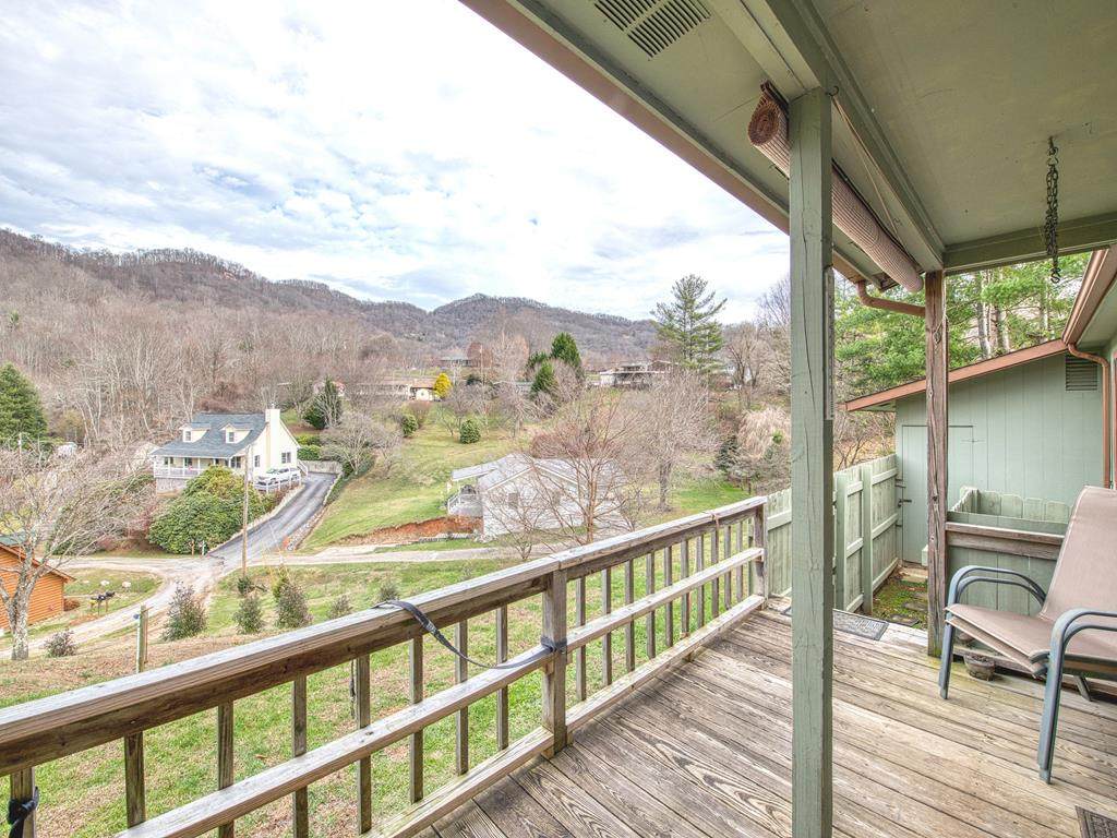 277 Country Ln - Photo 1