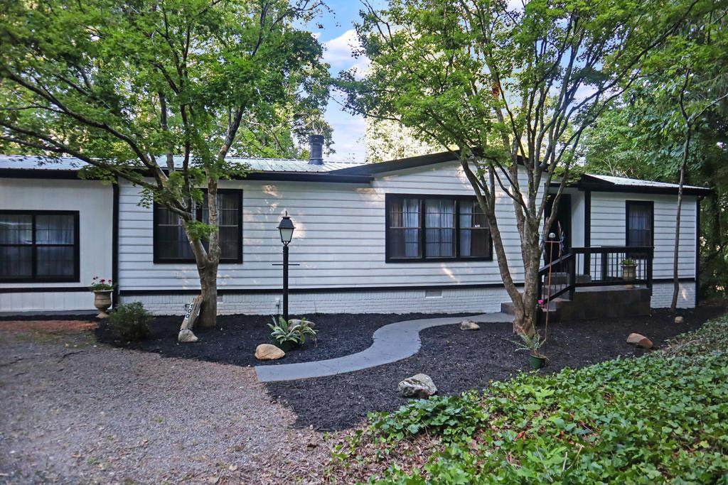100 Middle Dr - Photo 1