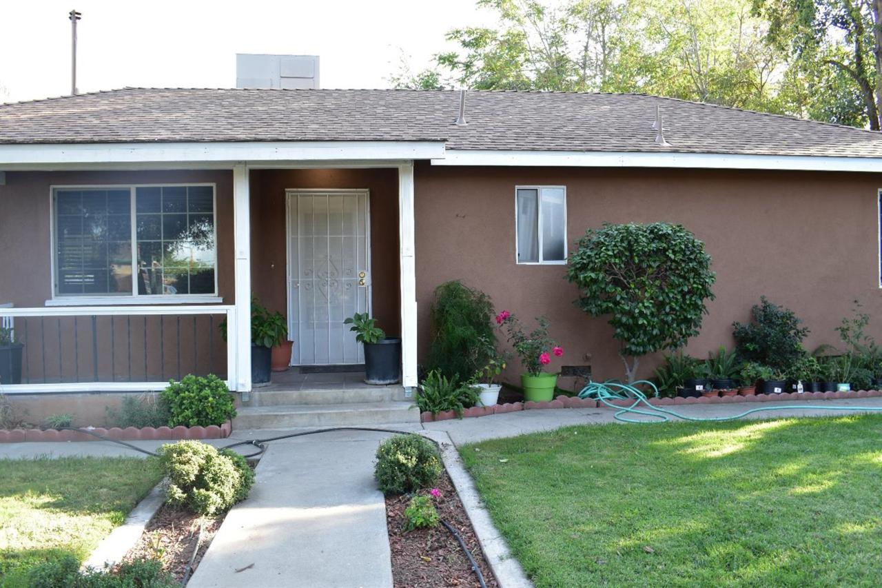 135 Walnut Avenue - Photo 1