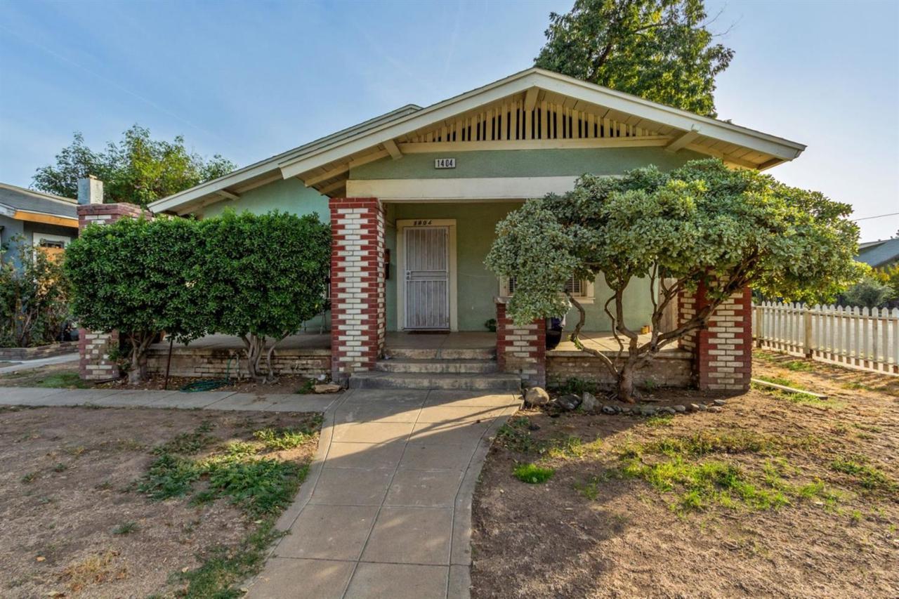 1404 Thomas Avenue - Photo 1