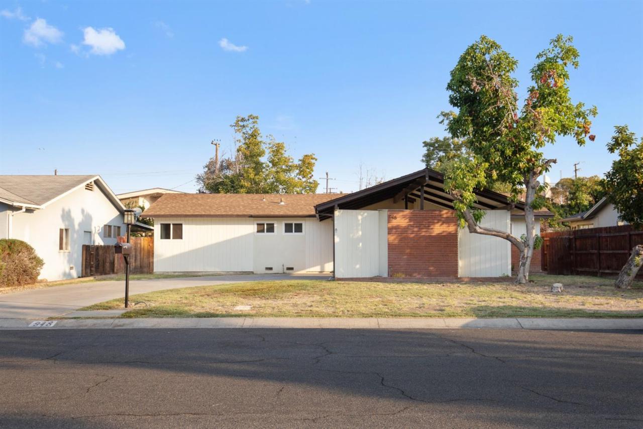 948 Iris Avenue - Photo 1