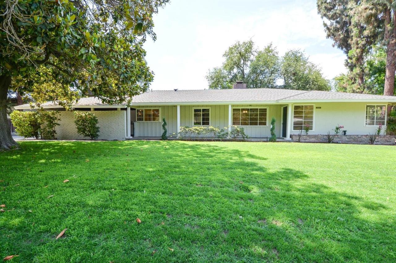 820 Ashlan Avenue - Photo 1