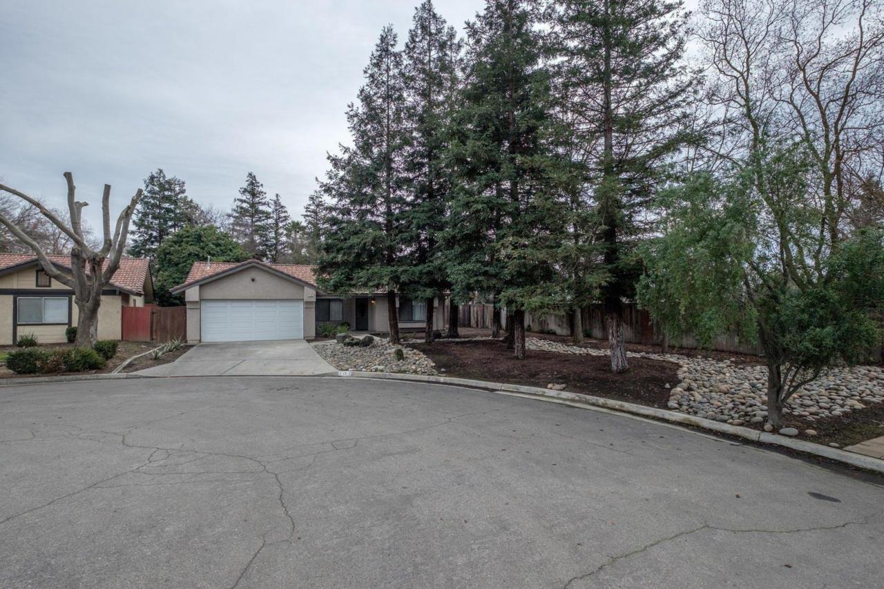 6102 Ivanhoe Avenue - Photo 1