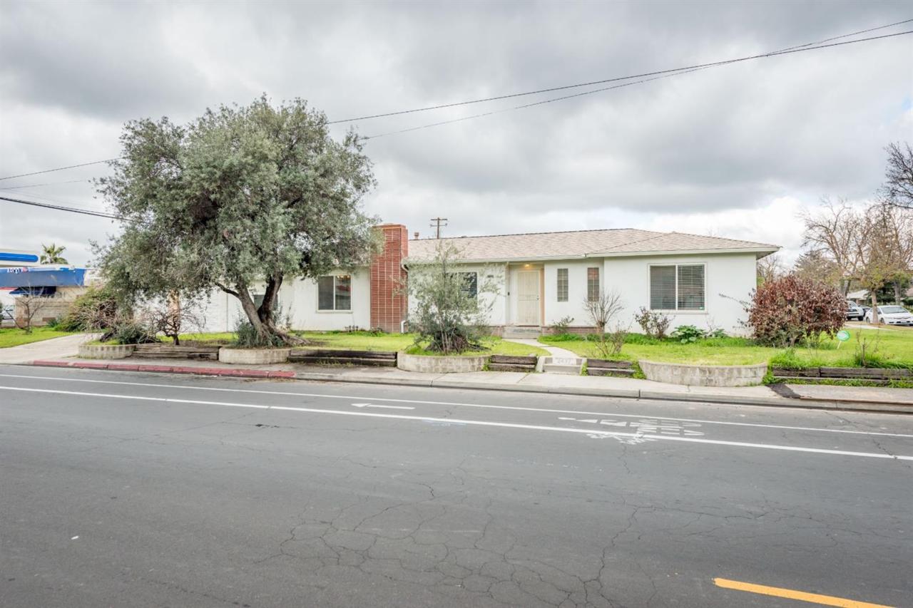 2437 Fruit Avenue - Photo 1