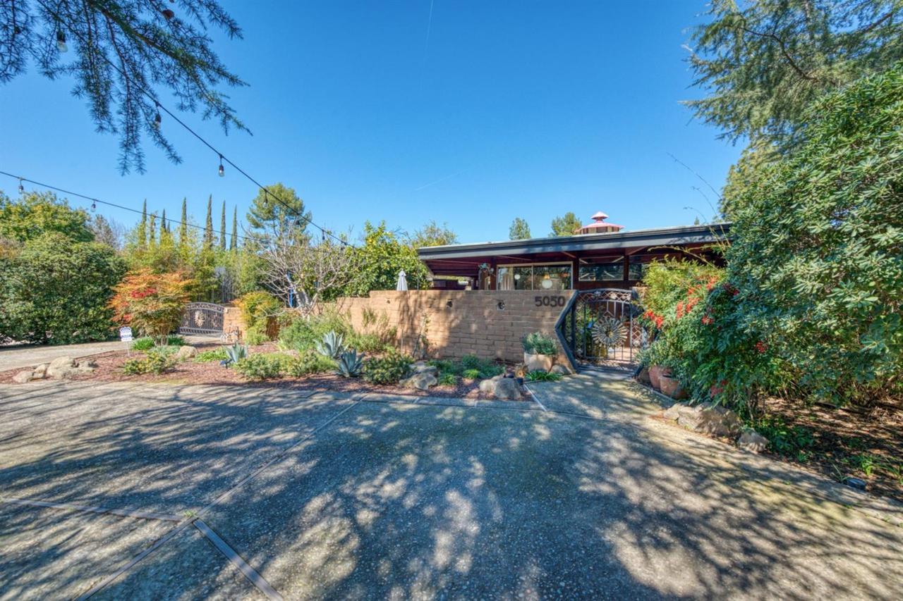 5050 Van Ness Boulevard - Photo 1