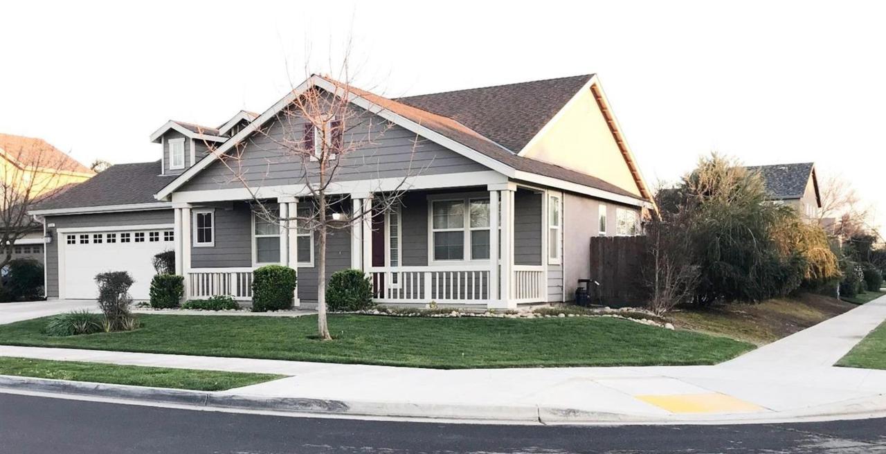 559 Sierra Avenue - Photo 1