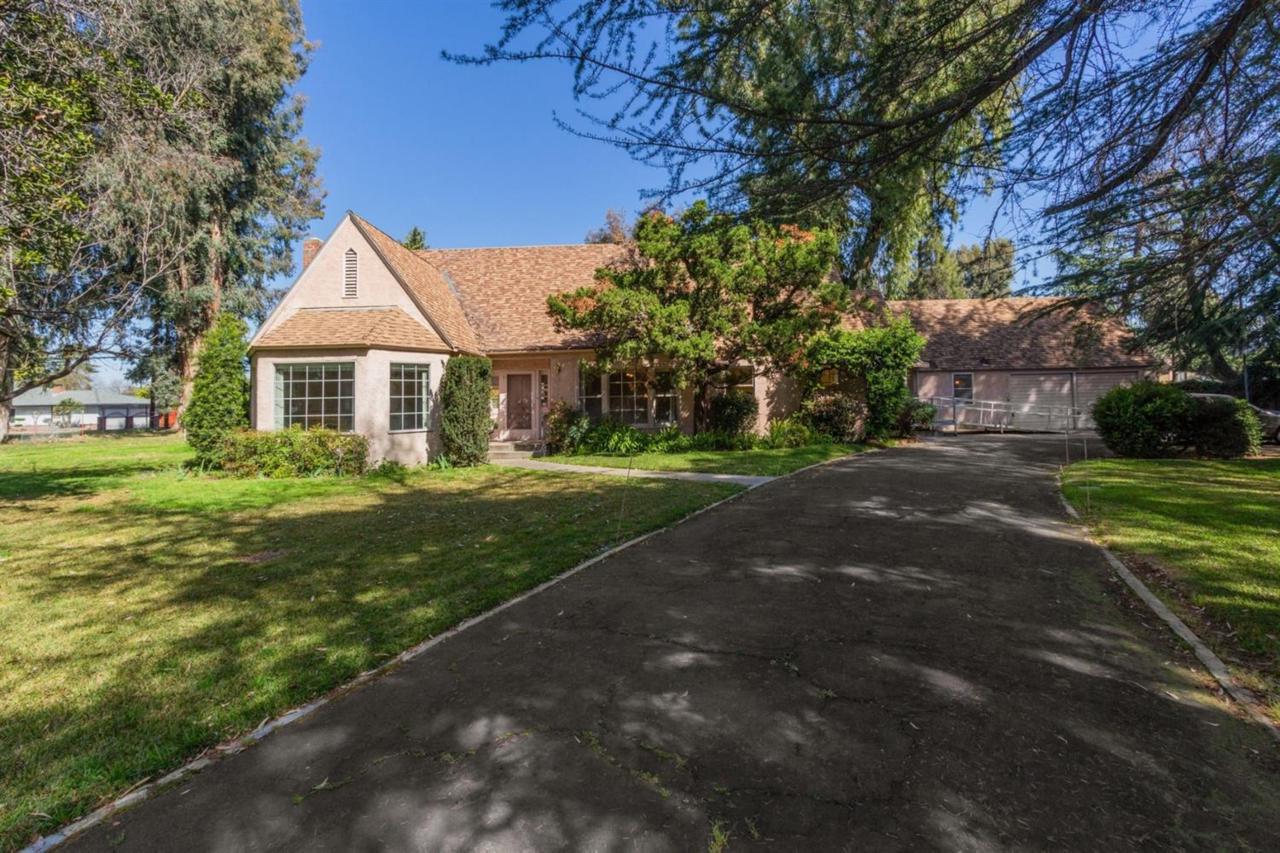 5005 Tulare Avenue - Photo 1