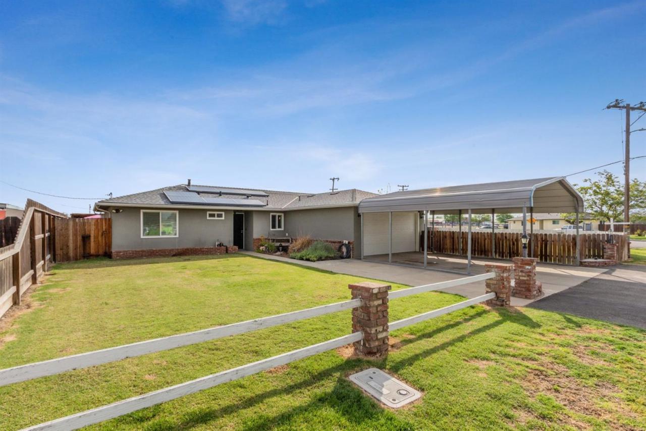 3040 W Mendes Drive - Photo 1