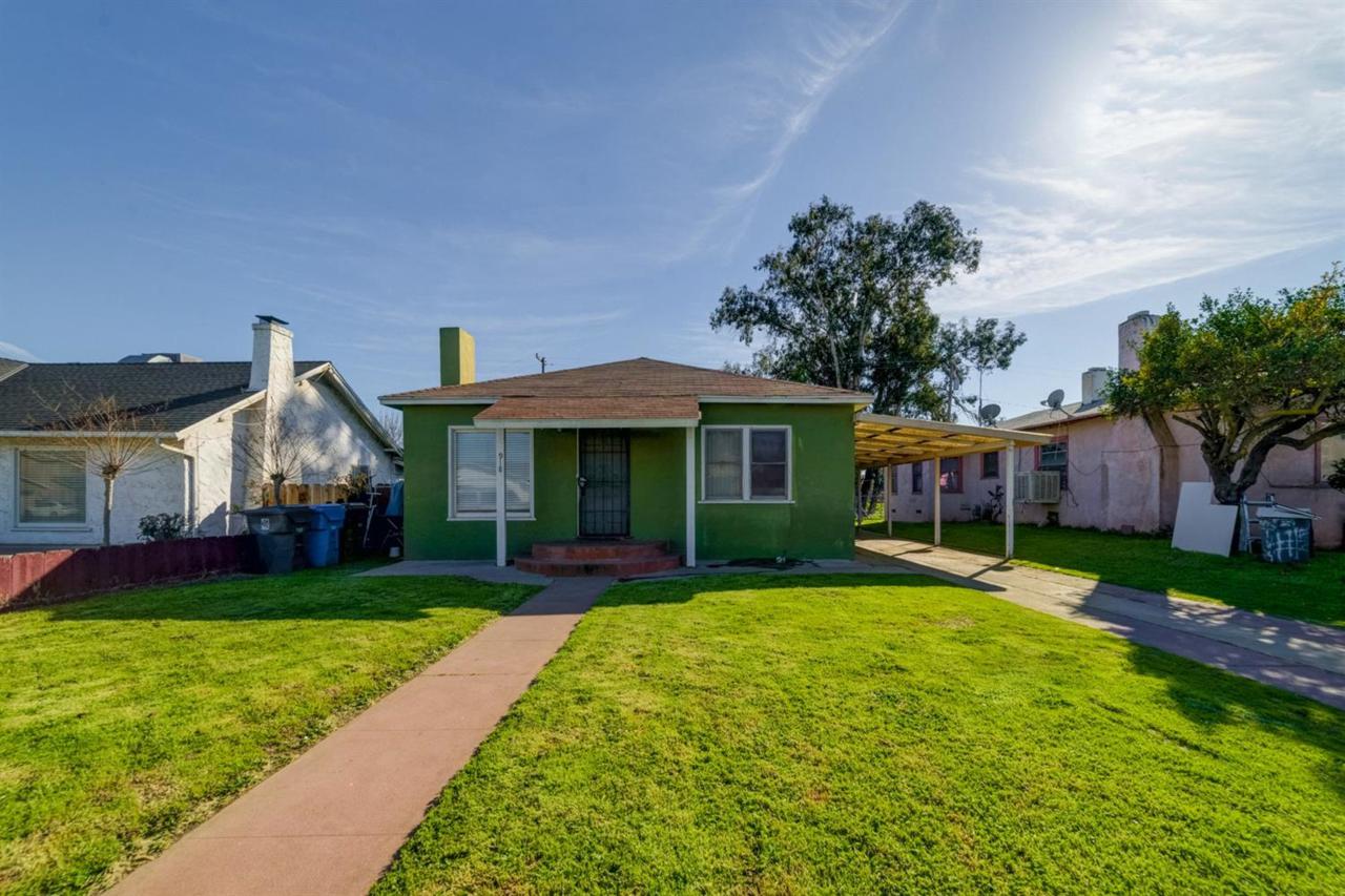 918 Riverside Drive - Photo 1