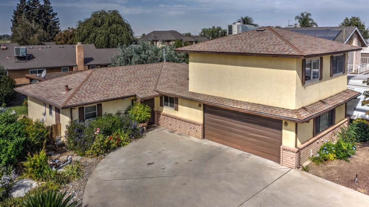 136 Holiday Way - Photo 1