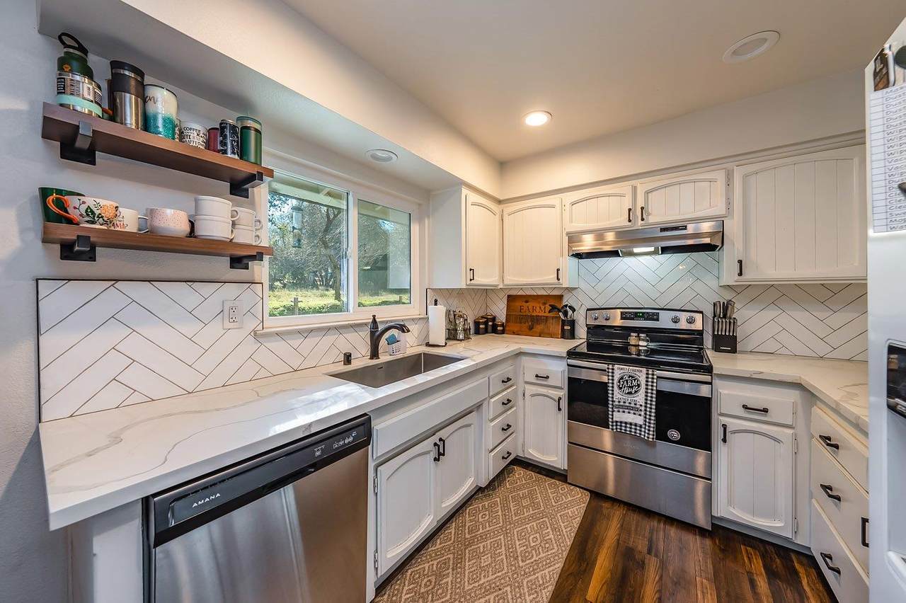 47370 Hopi Avenue - Photo 1
