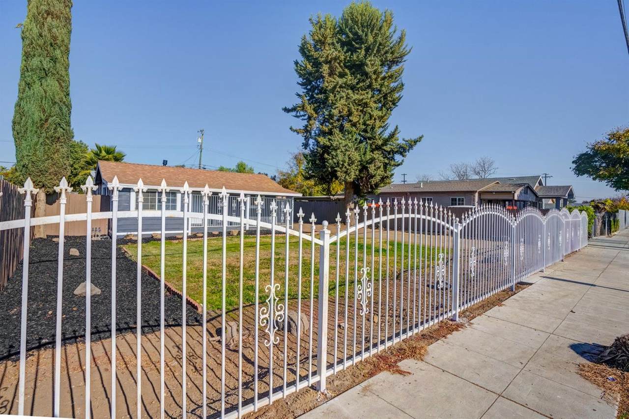 1006 California Avenue - Photo 1