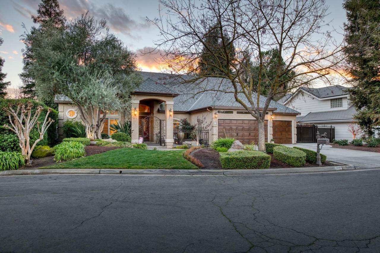 982 Windsor Circle - Photo 1