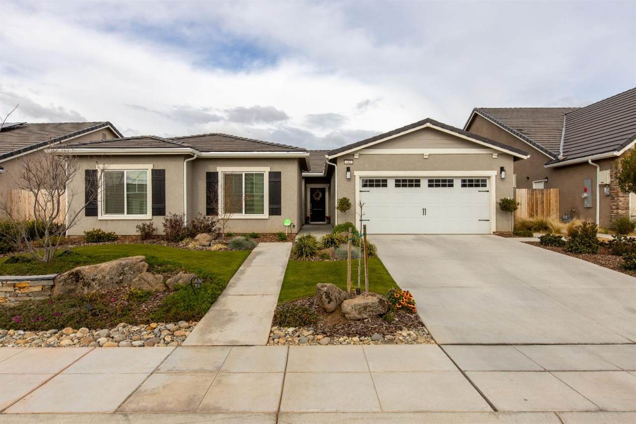 463 Crescent Lane - Photo 1