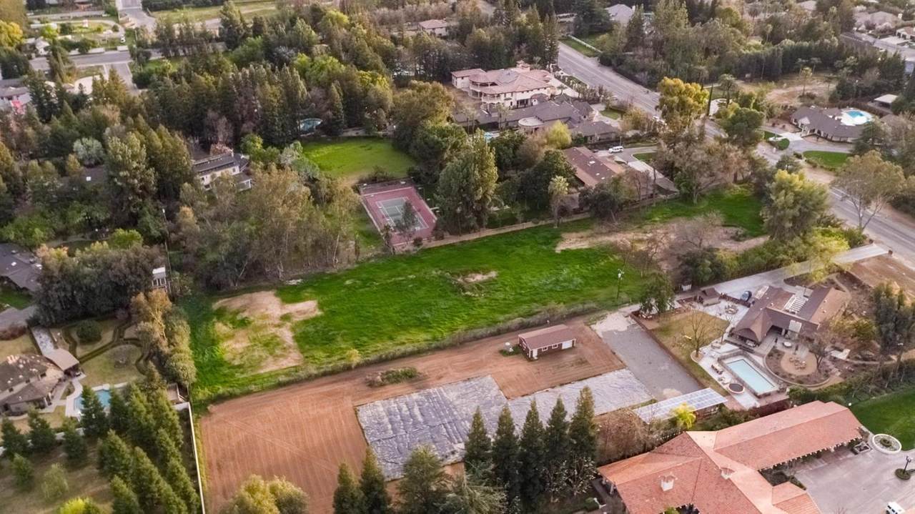 6138 Van Ness Boulevard - Photo 1