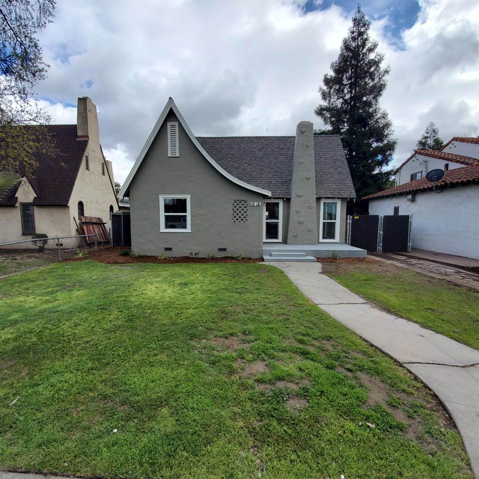 1016 Poplar Avenue - Photo 1