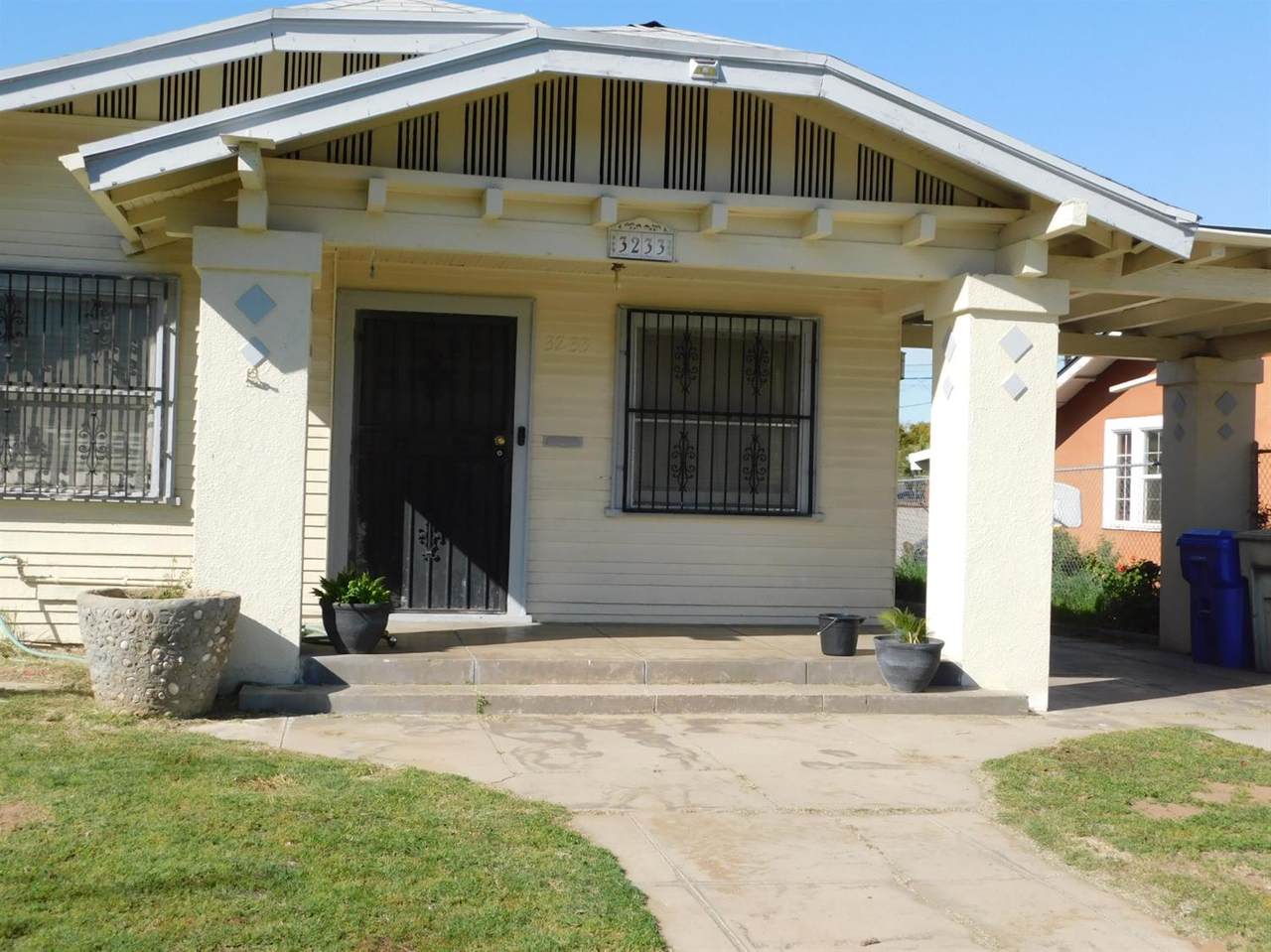 3233 Lyell Avenue - Photo 1