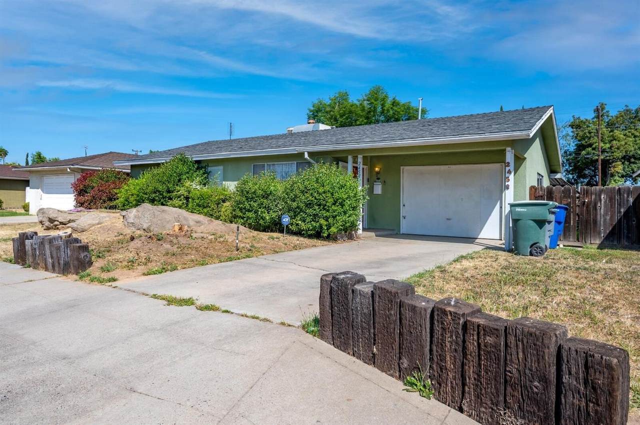 2458 Dakota Avenue - Photo 1