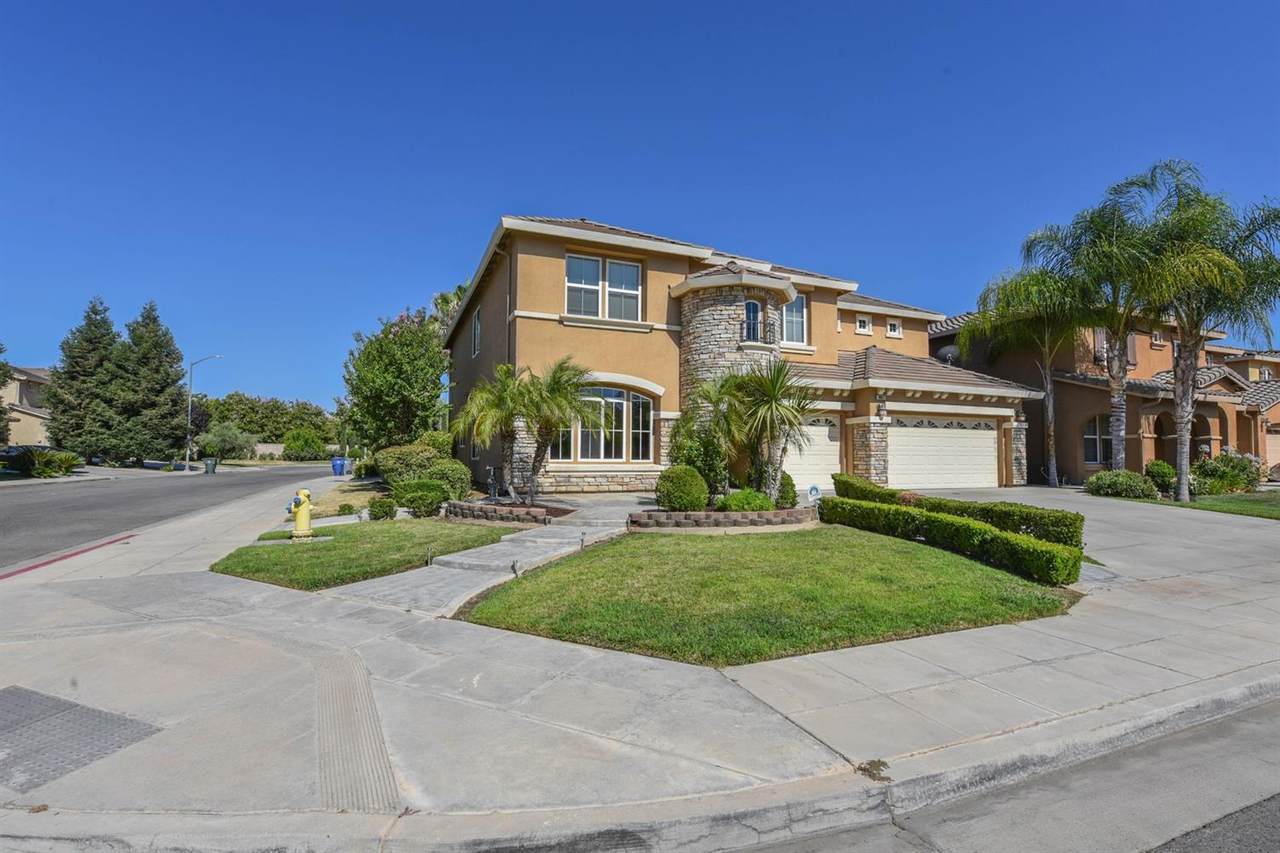 1067 Perry Avenue - Photo 1