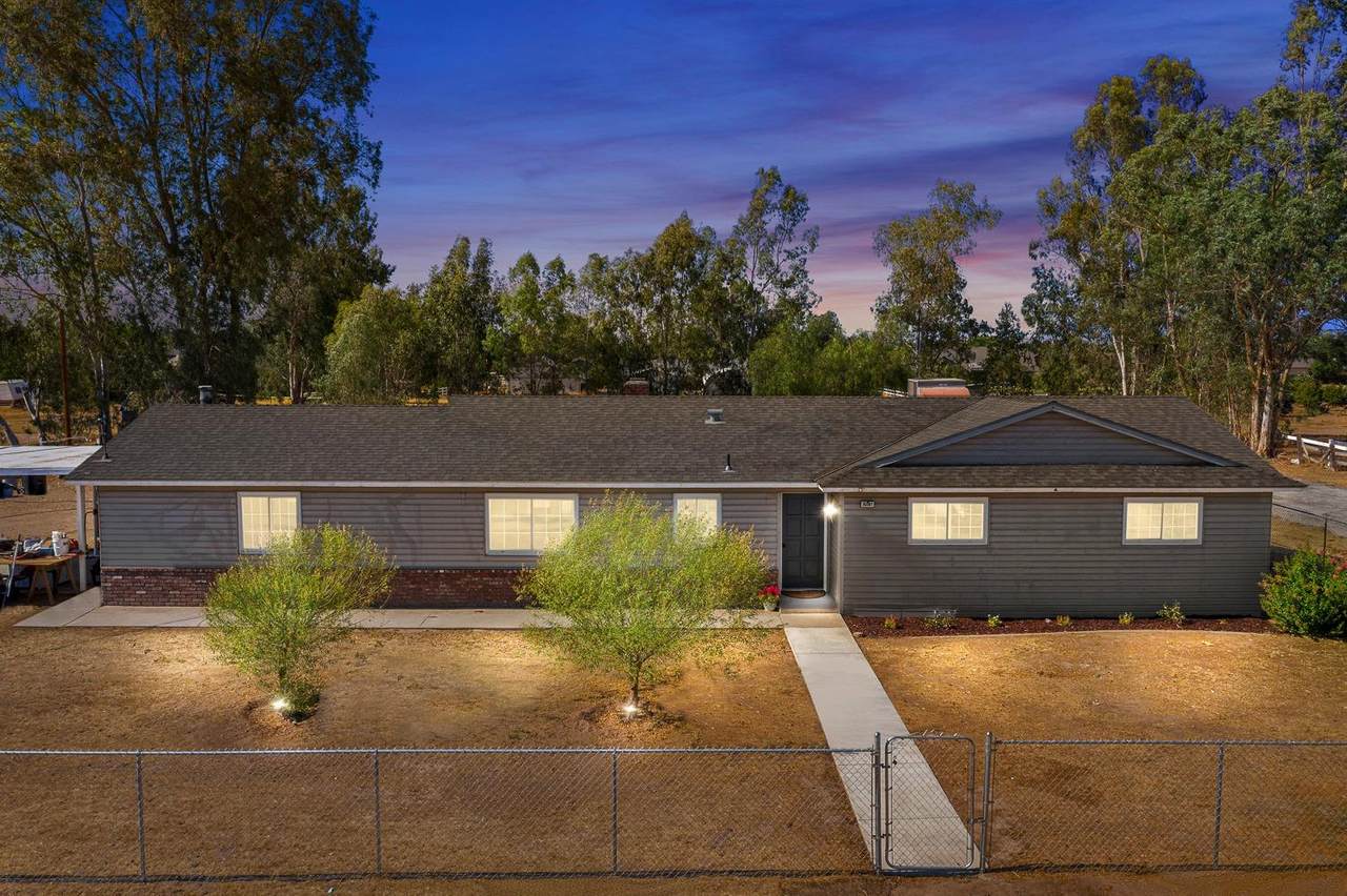 35287 Manon Avenue - Photo 1