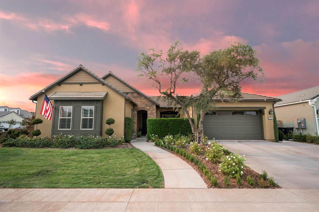 315 Pinnacle Drive - Photo 1