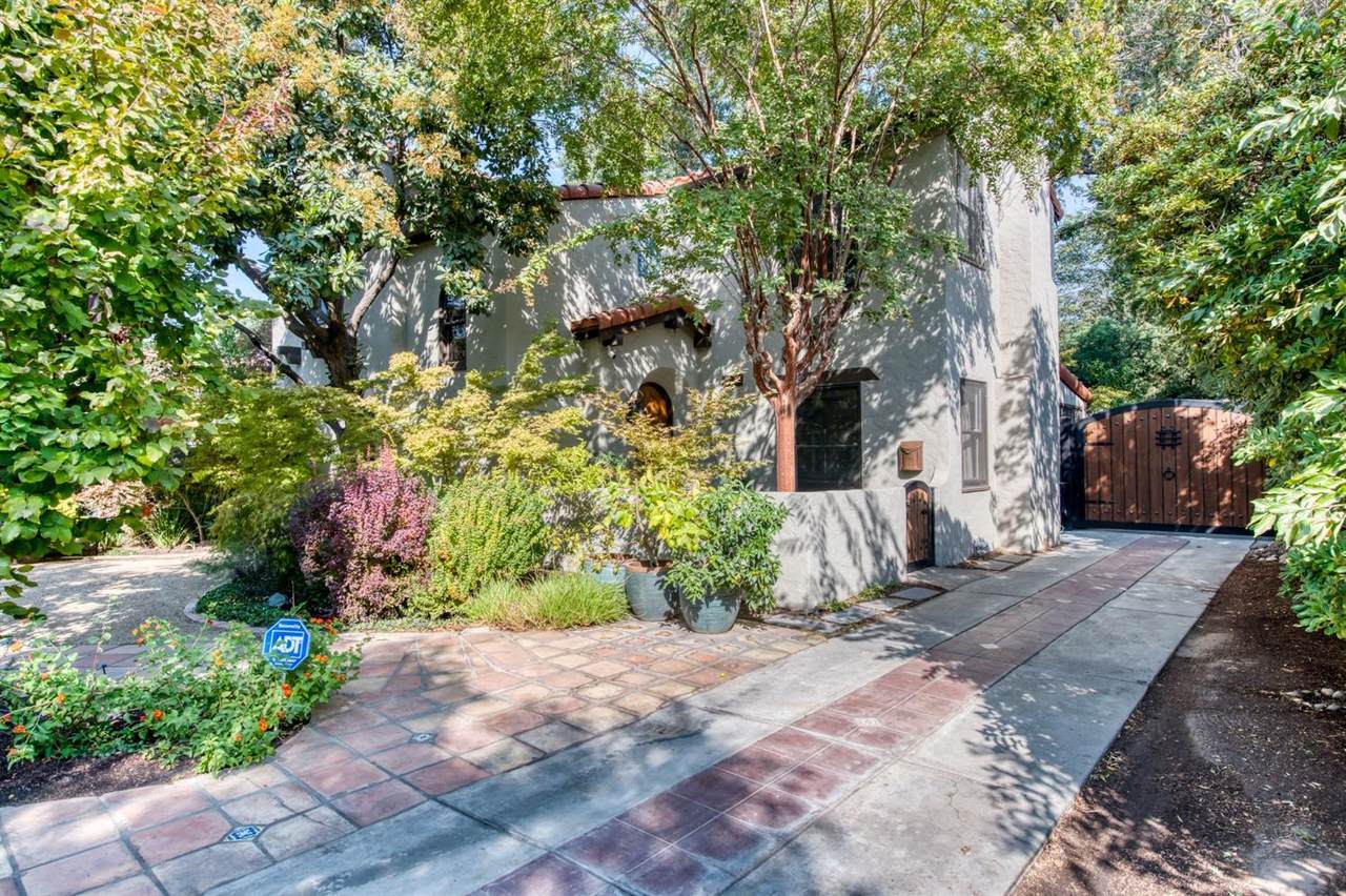 405 Terrace Avenue - Photo 1
