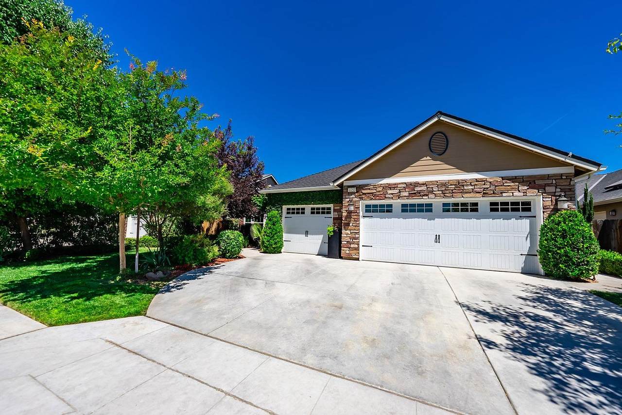 6850 Oak Avenue - Photo 1